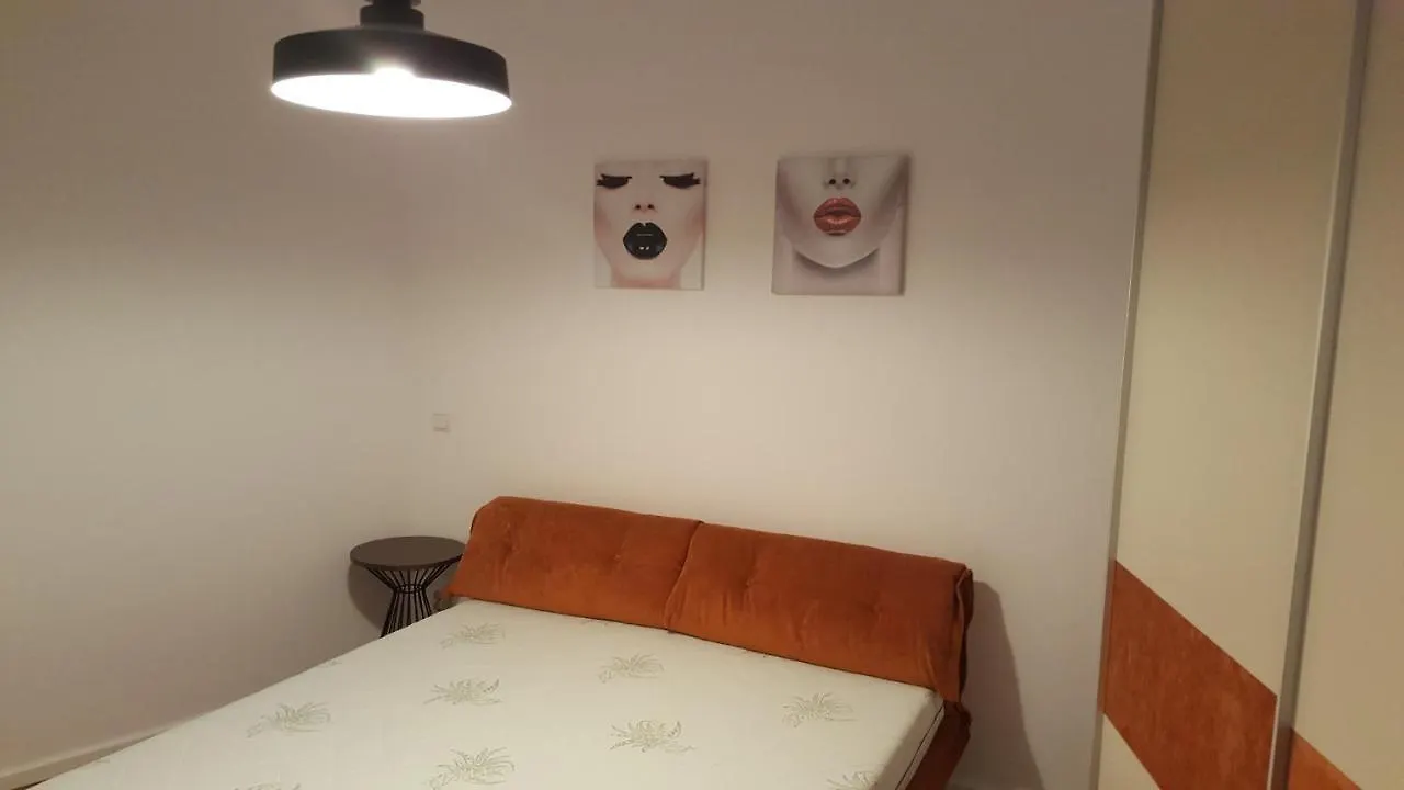 Bucharest Luxury Apartments 0*,